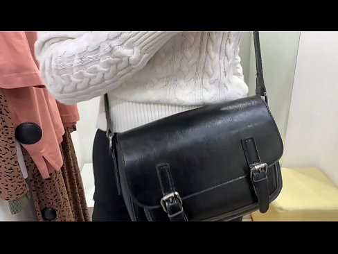 ❤️ Masturbasyon piblik nan jenn femèl FeralBerry ak yon gode nan sal la Fitting ❤❌ Ponografi bon jan kalite nan pònografi ht.xxxhdporn.ru ☑
